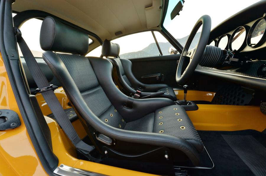 Интерьер Porsche 911 by Singer 2010 года  (UK) (фото 2 из 16)